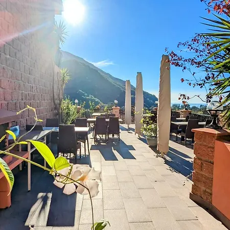 Le Porto Appart T2 Rénové 800m Immeuble En Pierre Avec Terrasse Commune Vue Barbecue Porto (Corsica)