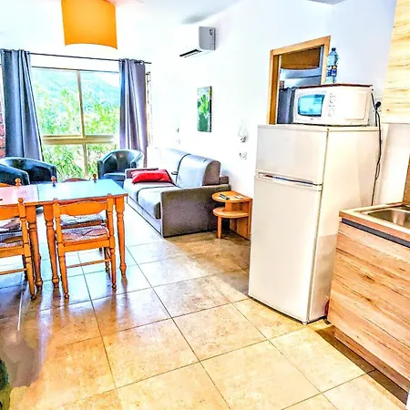 Apartment Le Porto Appart T2 Rénové 800m Immeuble En Pierre Avec Terrasse Commune Vue Barbecue