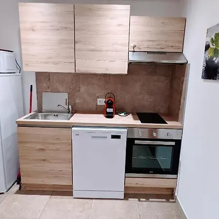 Le Porto Appart T2 Rénové 800m Immeuble En Pierre Avec Terrasse Commune Vue Barbecue Apartment