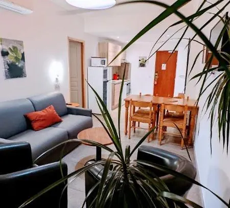 Apartment Le Porto Appart T2 Rénové 800m Immeuble En Pierre Avec Terrasse Commune Vue Barbecue
