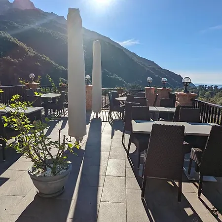 Le Porto Appart T2 Rénové 800m Immeuble En Pierre Avec Terrasse Commune Vue Barbecue * Porto (Corsica)